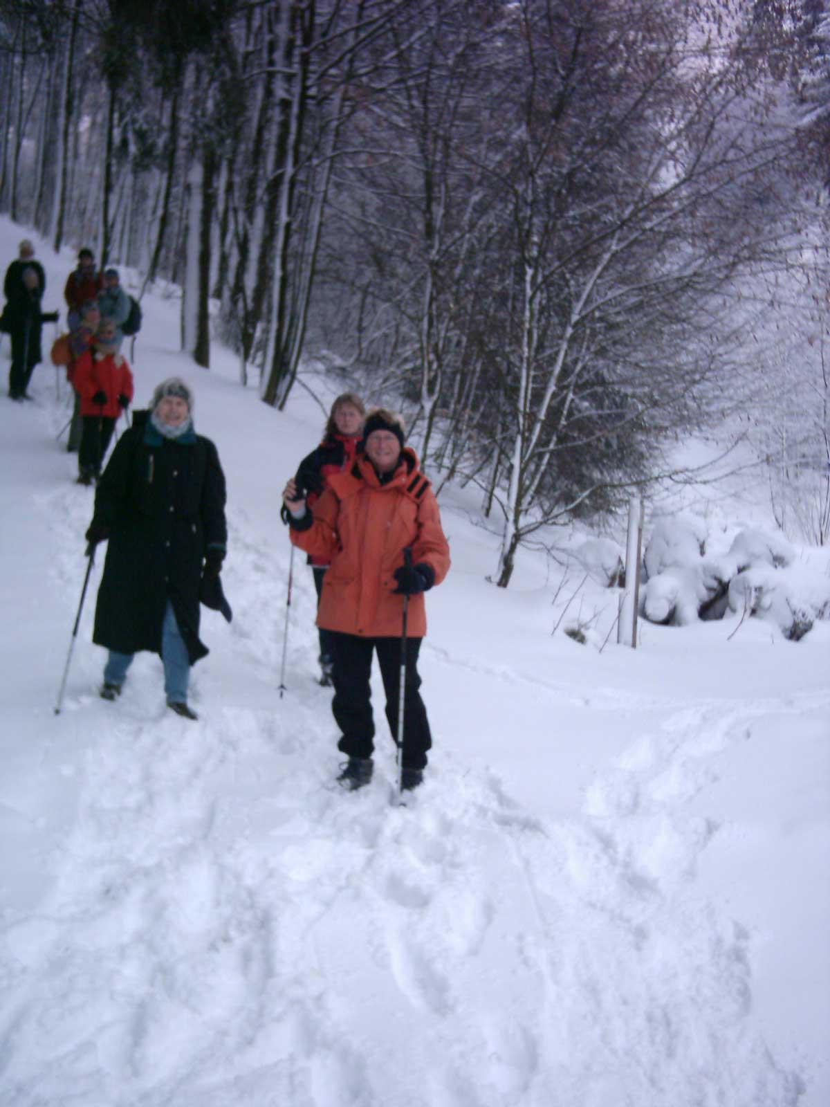 Freudiges Wandern im Schnee!